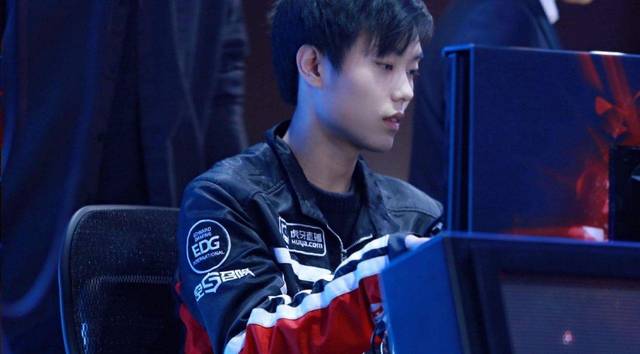 高层更加笃 高层更加笃