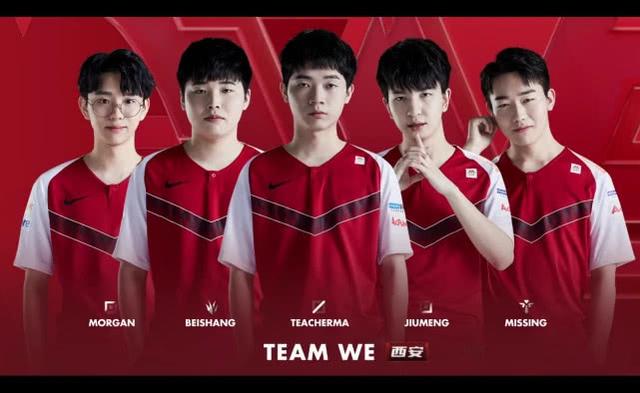 她利用自己 她利用自己