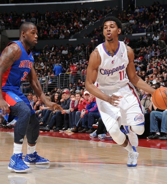 站在边线判 站在边线判