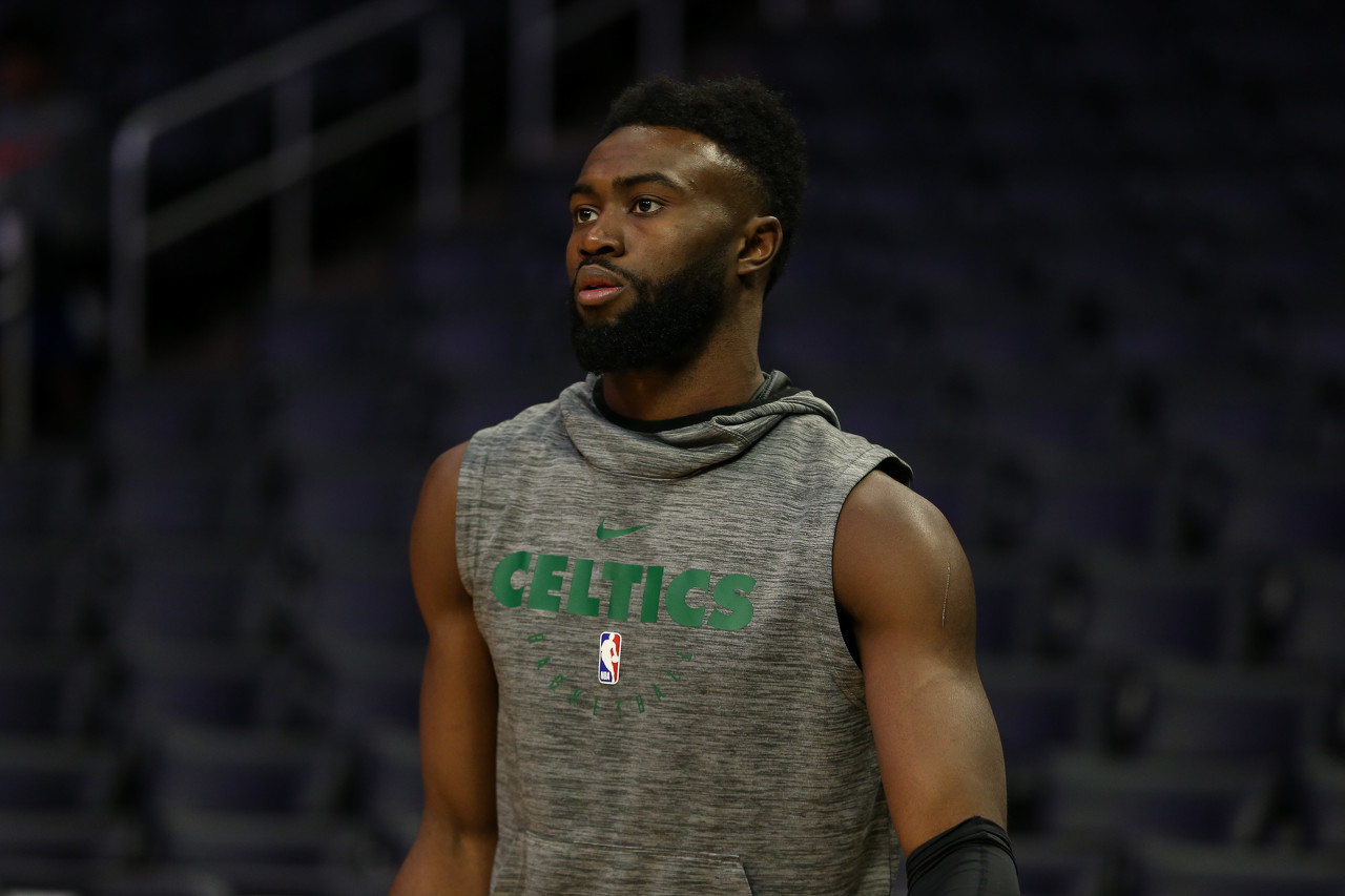 伸到后备体 伸到后备体